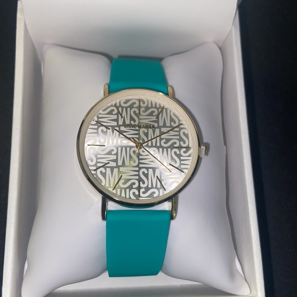 Steven Madden NIB teal green silicone band watch. Adjustable band